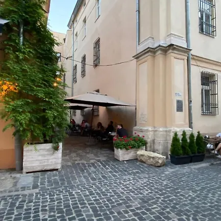 в центрі на вулиці лесі українки 19 Aparthotel 4*