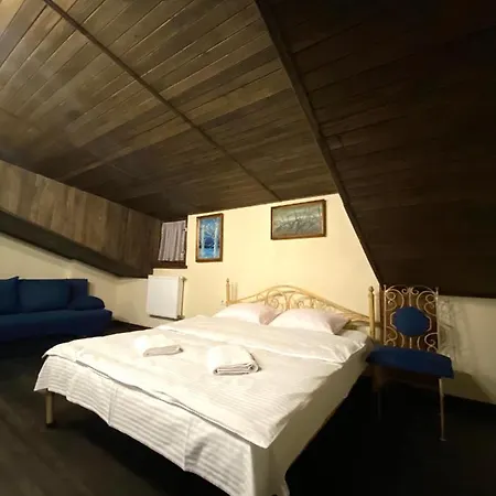 Apart Otel в центрі на вулиці лесі українки 19 4*