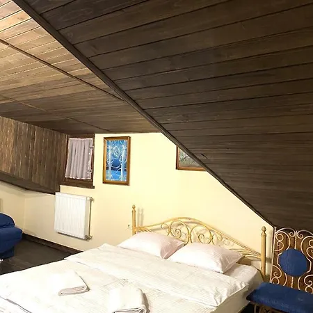 в центрі на вулиці лесі українки 19 Lviv