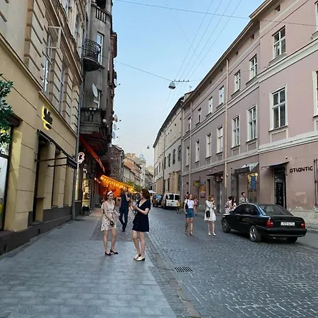 Apart Otel в центрі на вулиці лесі українки 19 4*