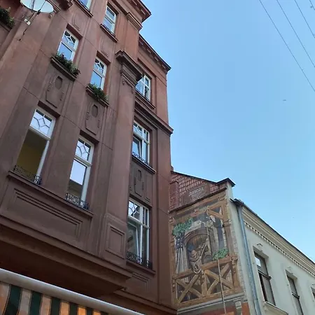 в центрі на вулиці лесі українки 19 Lviv