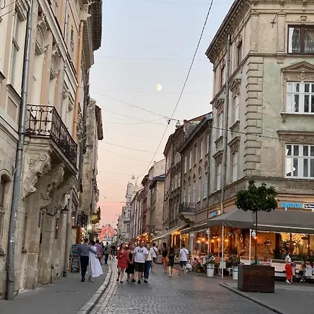 в центрі на вулиці лесі українки 19 Apart Otel