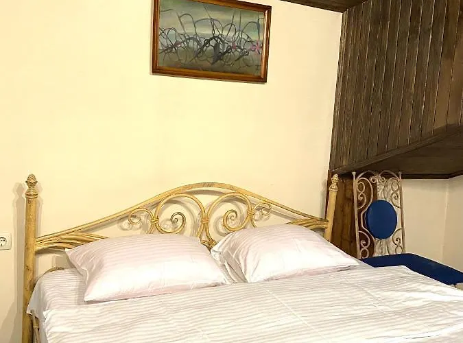 в центрі на вулиці лесі українки 19 4* Lviv