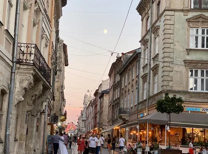 в центрі на вулиці лесі українки 19 Aparthotel