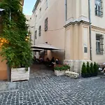 в центрі на вулиці лесі українки 19 Aparthotel 3*