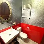 в центрі на вулиці лесі українки 19 3* Lviv
