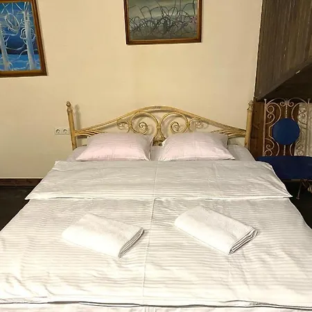 в центрі на вулиці лесі українки 19 4* Lviv