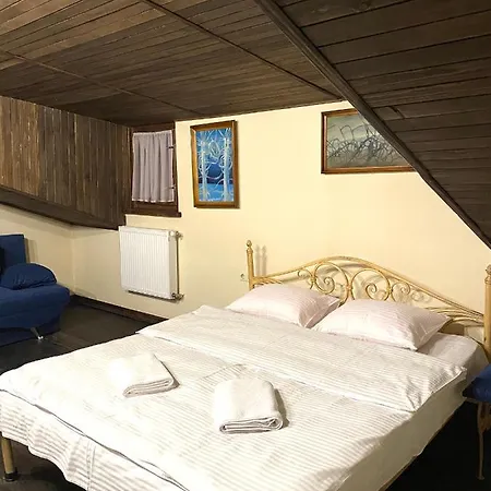 в центрі на вулиці лесі українки 19 Aparthotel 3*