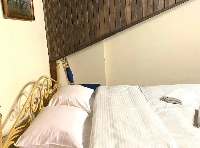 в центрі на вулиці лесі українки 19 4* Lviv