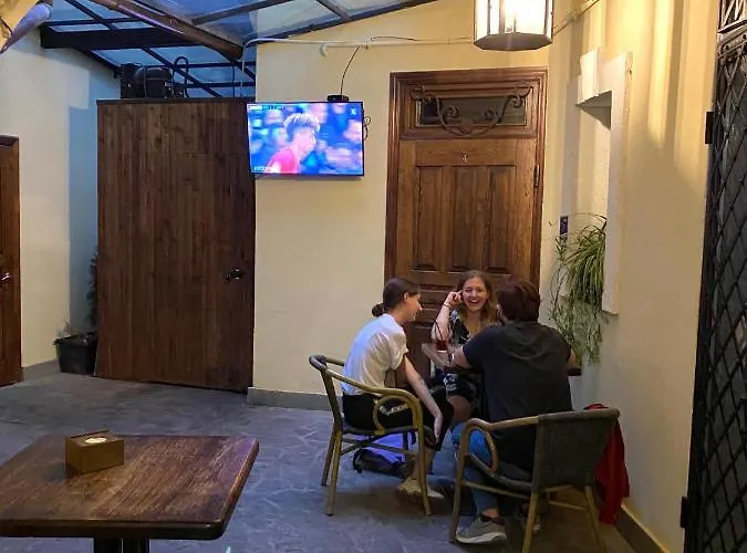 в центрі на вулиці лесі українки 19 Lviv